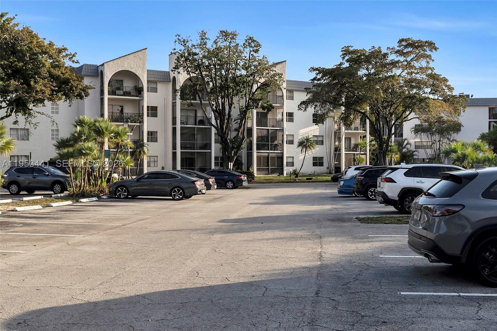 Real estate property located at 3300 Spanish Moss Ter #106, Broward, Garden Lakes Of Inverrary, Lauderhill, FL