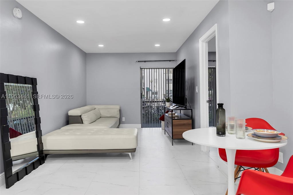 Real estate property located at 3300 Spanish Moss Ter #106, Broward, Garden Lakes Of Inverrary, Lauderhill, FL