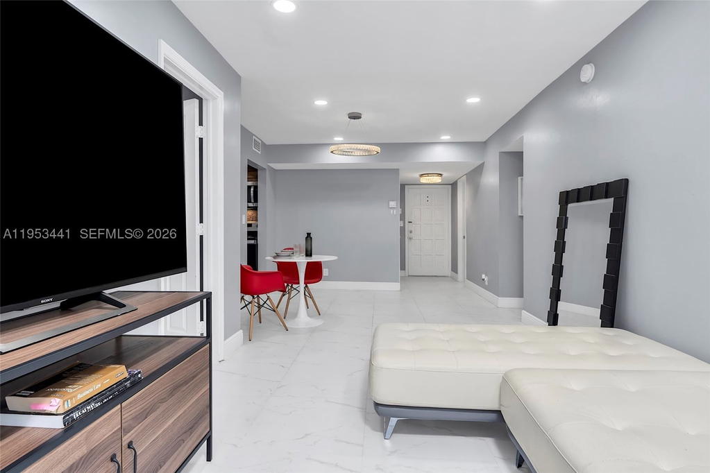 Real estate property located at 3300 Spanish Moss Ter #106, Broward, Garden Lakes Of Inverrary, Lauderhill, FL