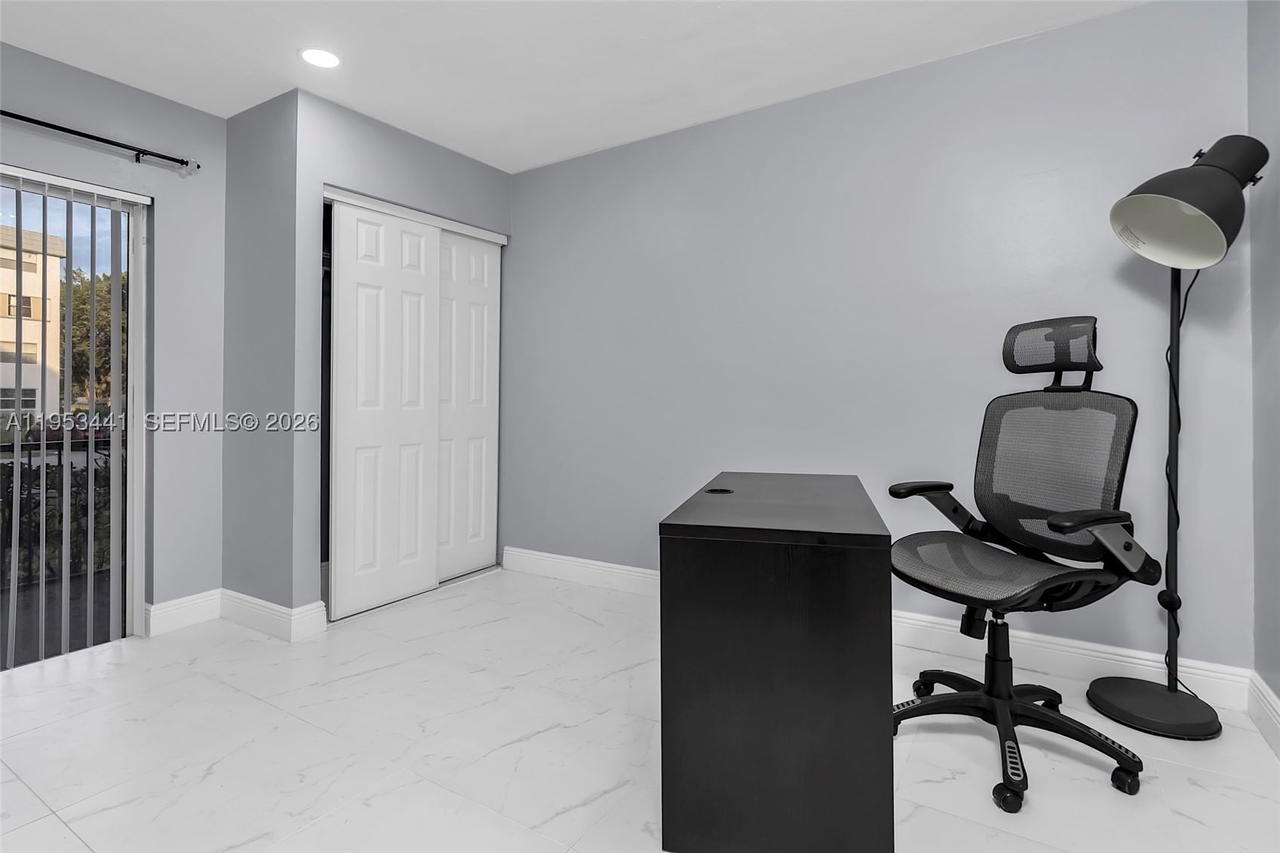 Real estate property located at 3300 Spanish Moss Ter #106, Broward, Garden Lakes Of Inverrary, Lauderhill, FL