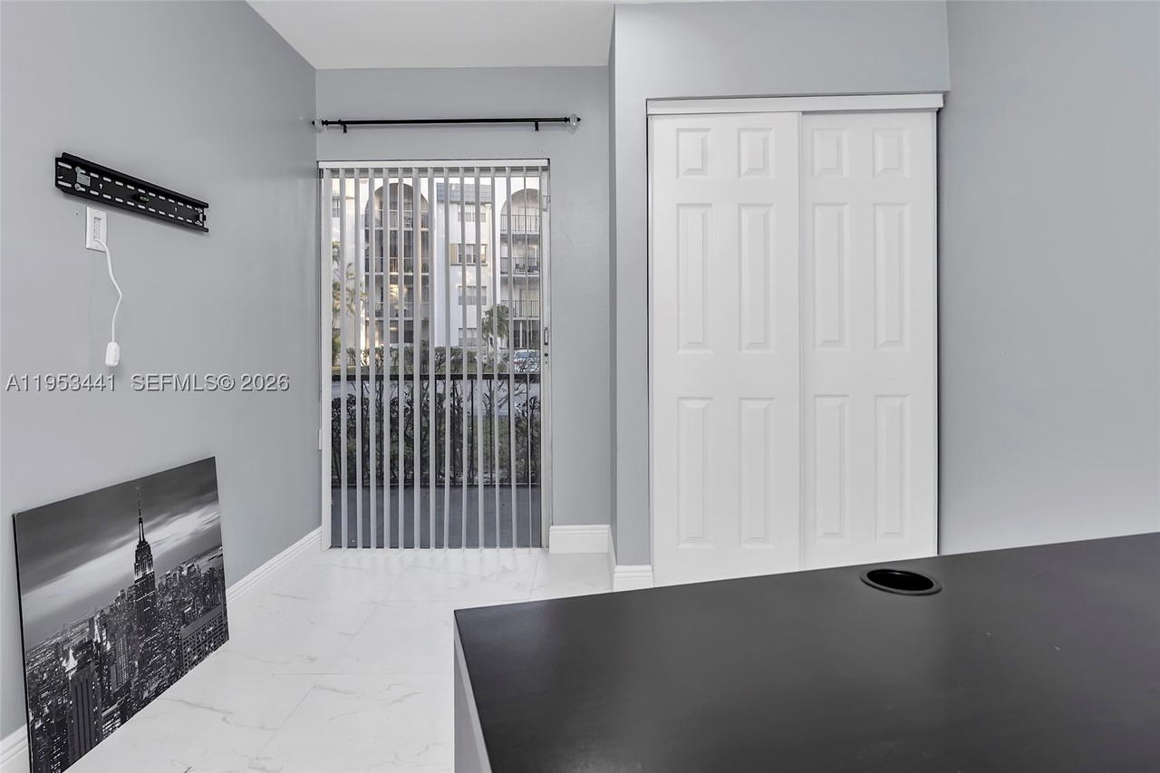 Real estate property located at 3300 Spanish Moss Ter #106, Broward, Garden Lakes Of Inverrary, Lauderhill, FL