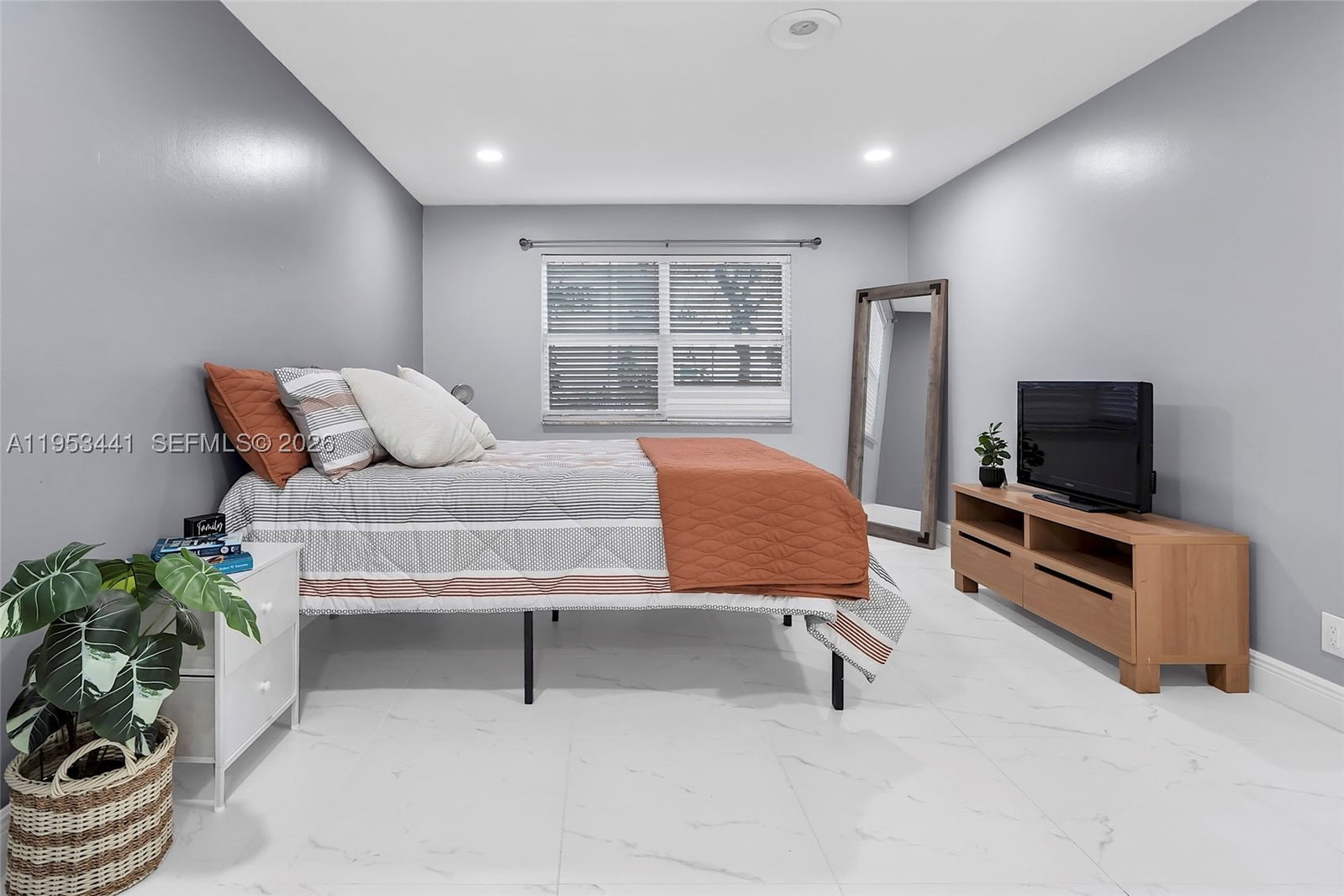 Real estate property located at 3300 Spanish Moss Ter #106, Broward, Garden Lakes Of Inverrary, Lauderhill, FL