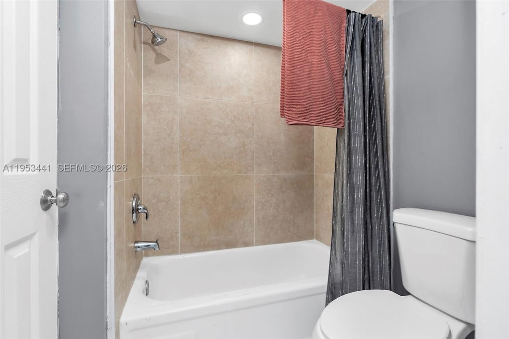 Real estate property located at 3300 Spanish Moss Ter #106, Broward, Garden Lakes Of Inverrary, Lauderhill, FL