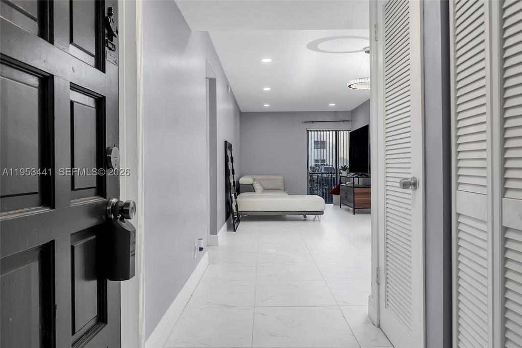 Real estate property located at 3300 Spanish Moss Ter #106, Broward, Garden Lakes Of Inverrary, Lauderhill, FL
