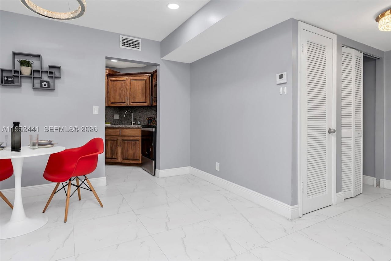 Real estate property located at 3300 Spanish Moss Ter #106, Broward, Garden Lakes Of Inverrary, Lauderhill, FL