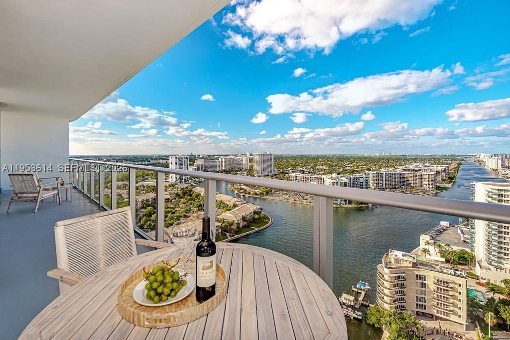 Real estate property located at 4010 Ocean Dr R2701, Broward, 4010 South Ocean Condo Ho, Hollywood, FL