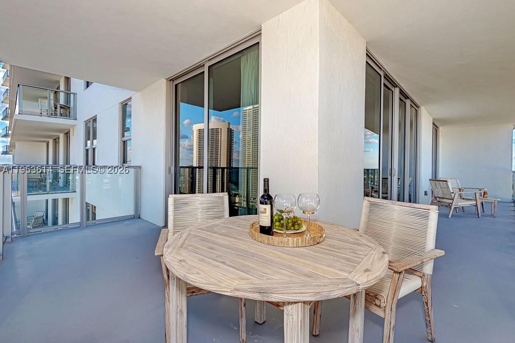 Real estate property located at 4010 Ocean Dr R2701, Broward, 4010 South Ocean Condo Ho, Hollywood, FL