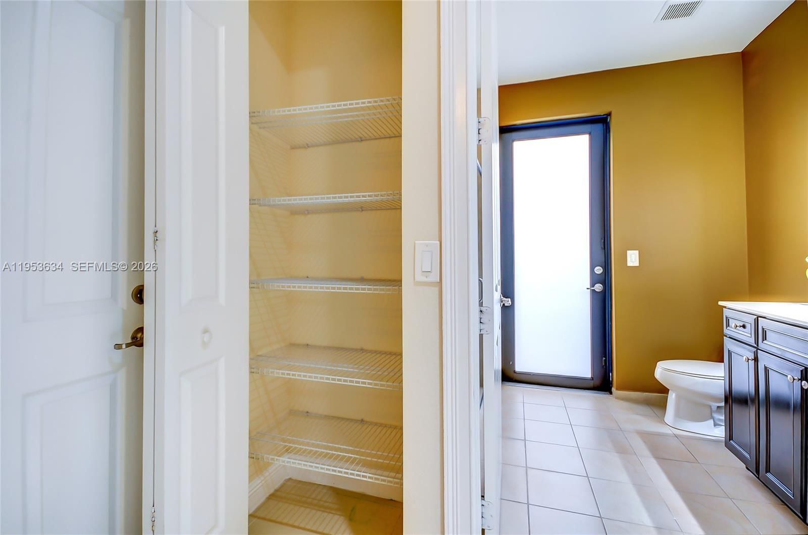 Real estate property located at 9815 86th Ter, Miami-dade, Doral Breeze, Doral, FL