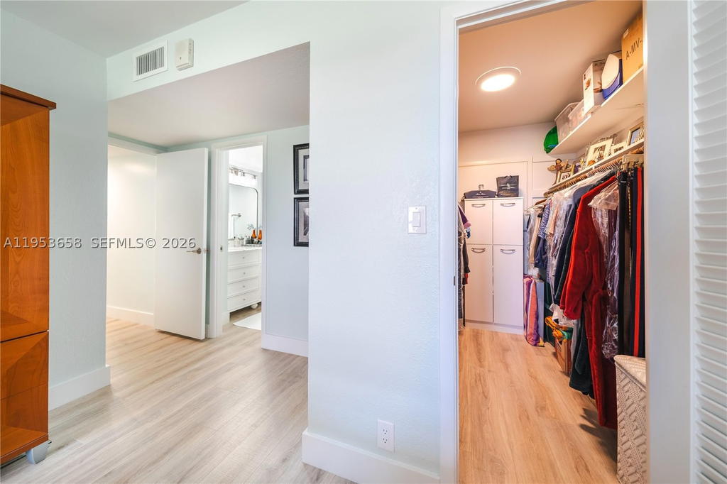 Real estate property located at 2500 48th Ln #607, Broward, Country Club Towers Condo, Fort Lauderdale, FL