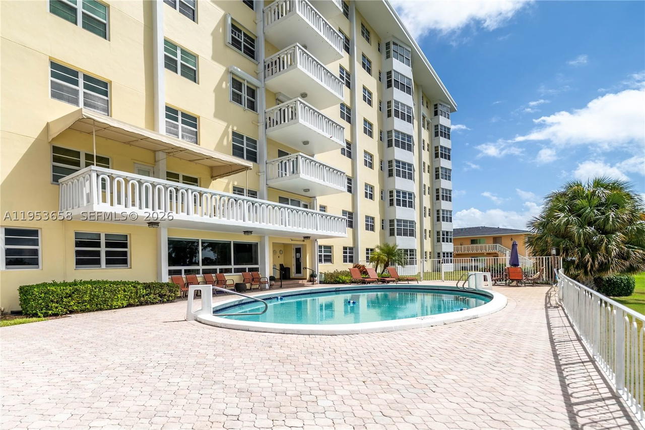 Real estate property located at 2500 48th Ln #607, Broward, Country Club Towers Condo, Fort Lauderdale, FL