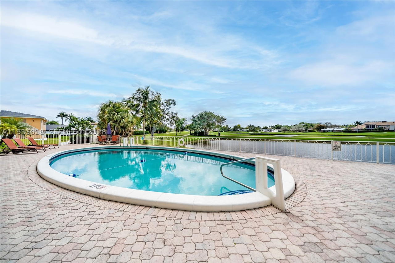 Real estate property located at 2500 48th Ln #607, Broward, Country Club Towers Condo, Fort Lauderdale, FL