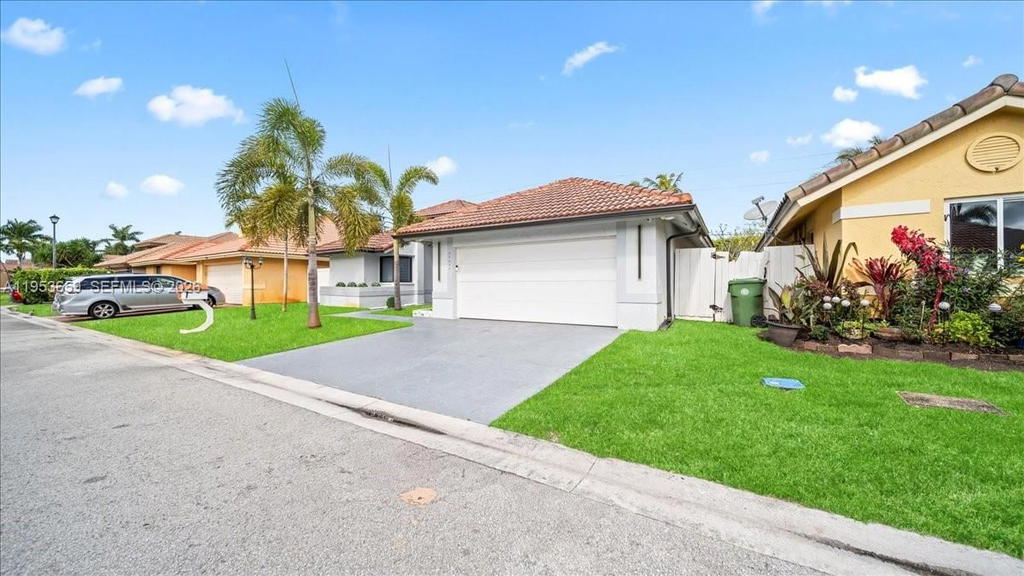Real estate property located at 11611 9th Ct, Broward, Pembroke Lakes South, Pembroke Pines, FL