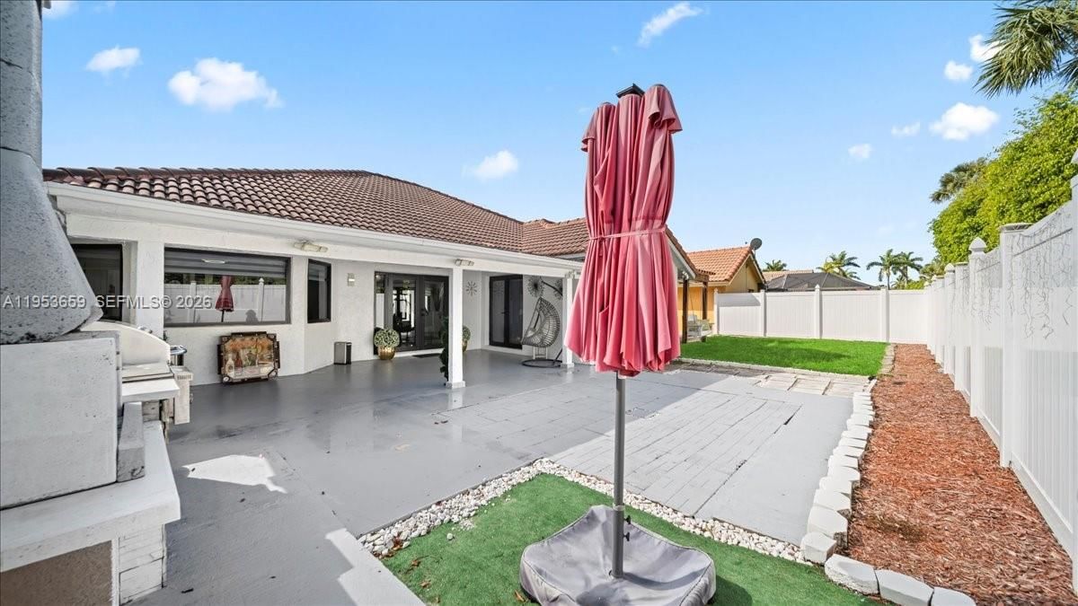 Real estate property located at 11611 9th Ct, Broward, Pembroke Lakes South, Pembroke Pines, FL