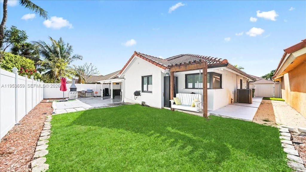 Real estate property located at 11611 9th Ct, Broward, Pembroke Lakes South, Pembroke Pines, FL