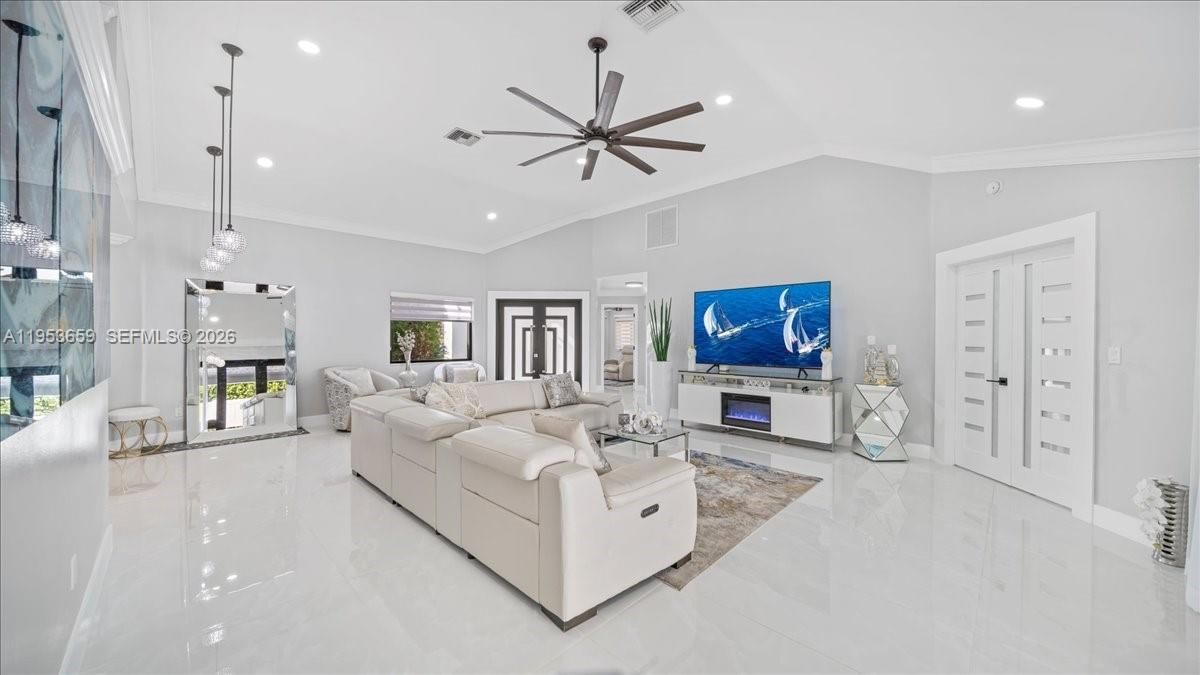 Real estate property located at 11611 9th Ct, Broward, Pembroke Lakes South, Pembroke Pines, FL