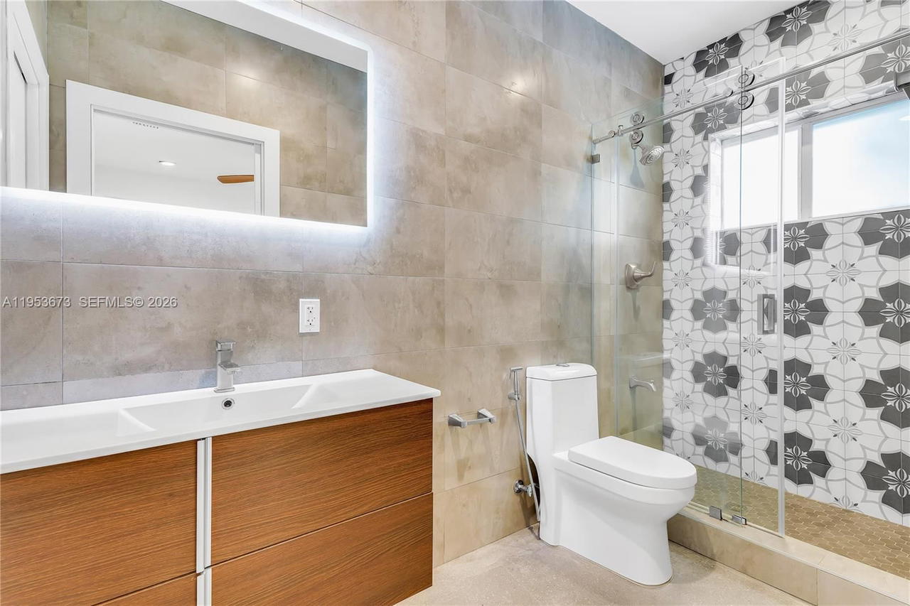 Real estate property located at 2247 2nd St, Miami-dade, Glenroyal Sub, Miami, FL