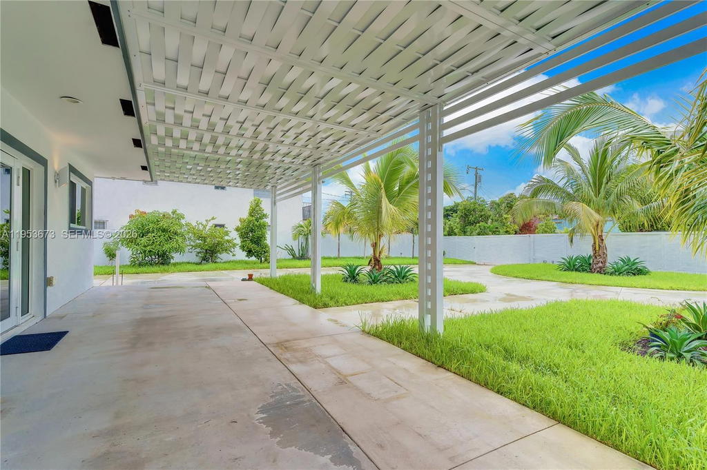 Real estate property located at 2247 2nd St, Miami-dade, Glenroyal Sub, Miami, FL