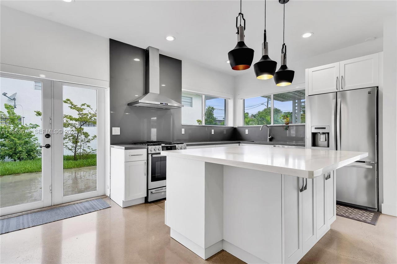 Real estate property located at 2247 2nd St, Miami-dade, Glenroyal Sub, Miami, FL