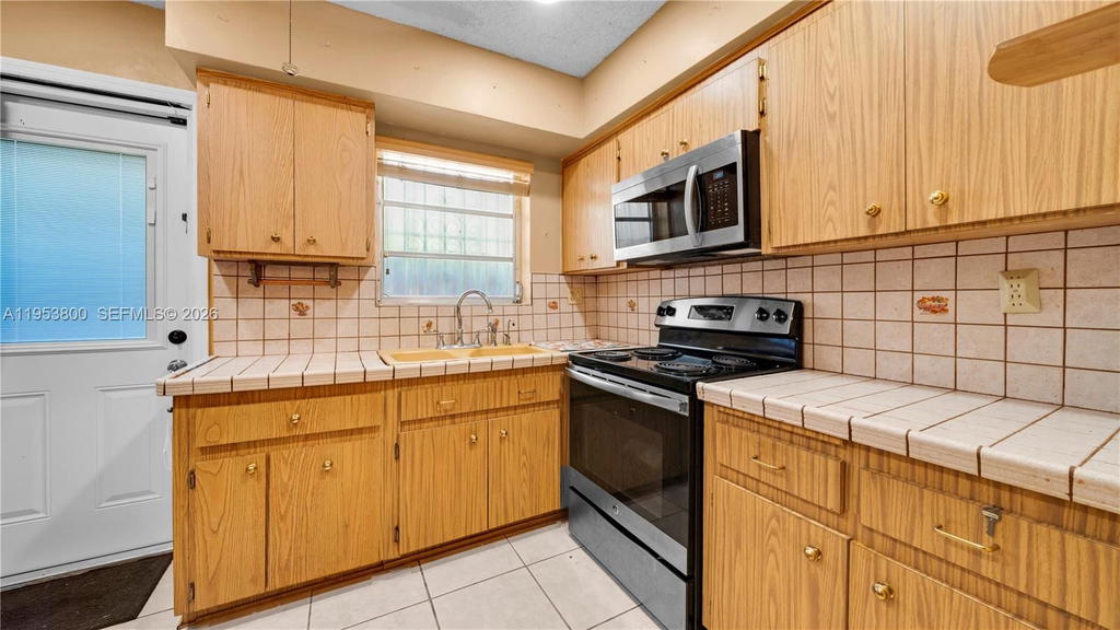 Real estate property located at 2615 32nd Ave, Miami-dade, The Pines, Miami, FL
