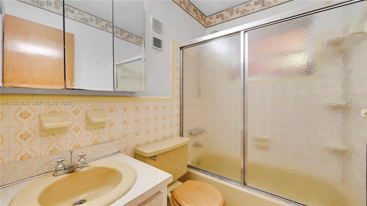 Real estate property located at 2615 32nd Ave, Miami-dade, The Pines, Miami, FL
