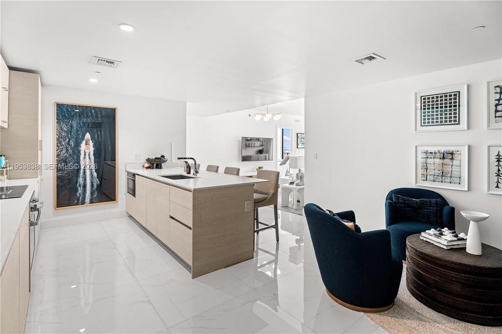 Real estate property located at 1300 Miami Ave #2810, Miami-dade, 1300 S Miami Avenue Condo, Miami, FL