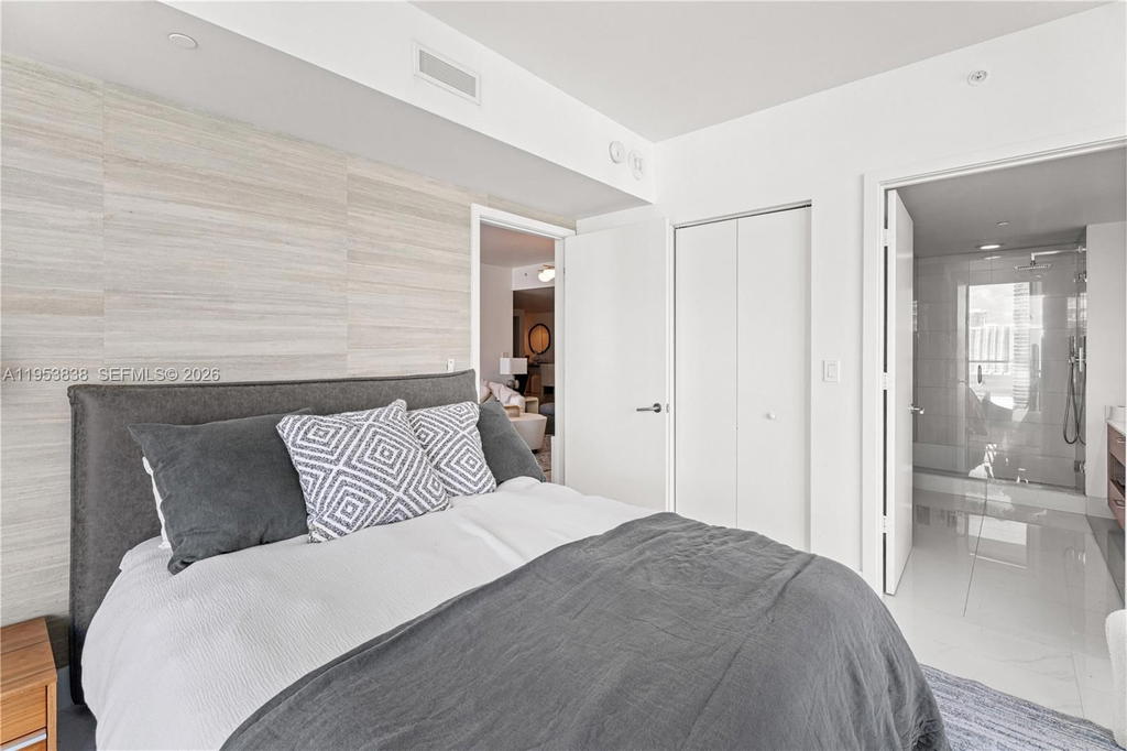 Real estate property located at 1300 Miami Ave #2810, Miami-dade, 1300 S Miami Avenue Condo, Miami, FL