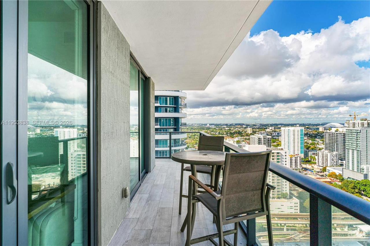 Real estate property located at 1300 Miami Ave #2810, Miami-dade, 1300 S Miami Avenue Condo, Miami, FL