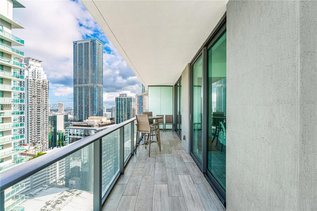 Real estate property located at 1300 Miami Ave #2810, Miami-dade, 1300 S Miami Avenue Condo, Miami, FL