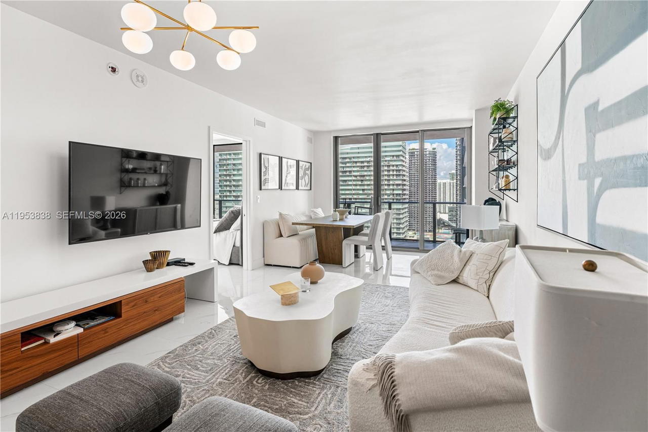 Real estate property located at 1300 Miami Ave #2810, Miami-dade, 1300 S Miami Avenue Condo, Miami, FL