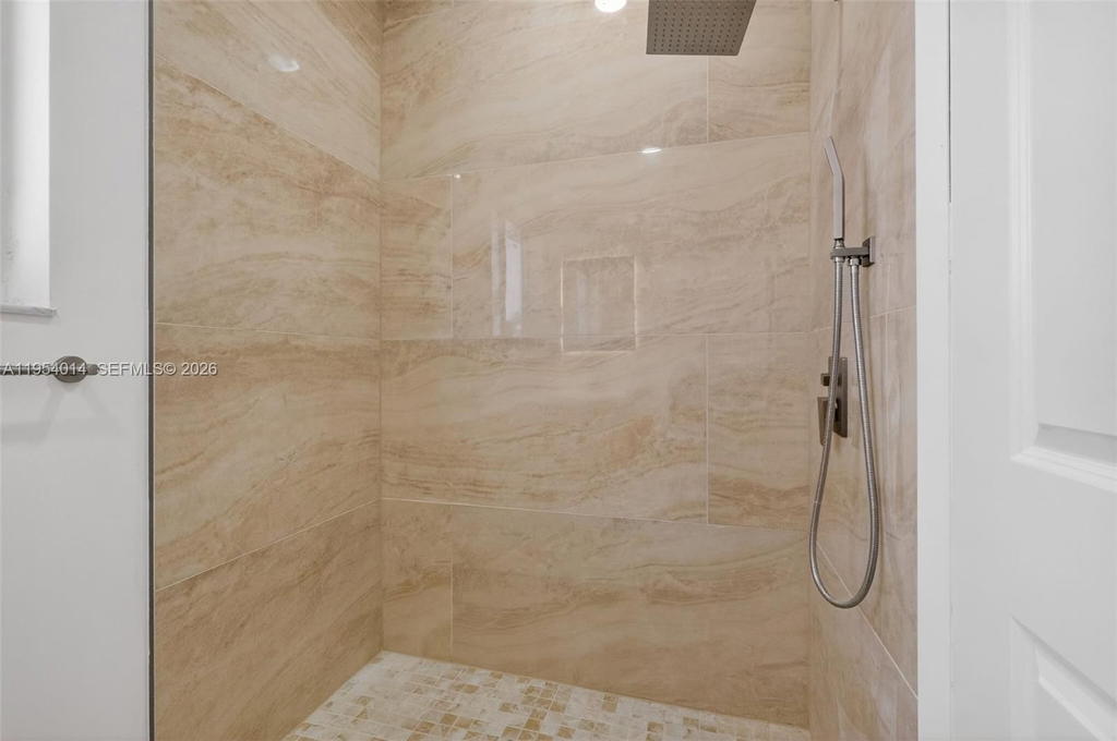 Real estate property located at 1721 Treasure Dr, Miami-dade, Treasure Island, North Bay Village, FL