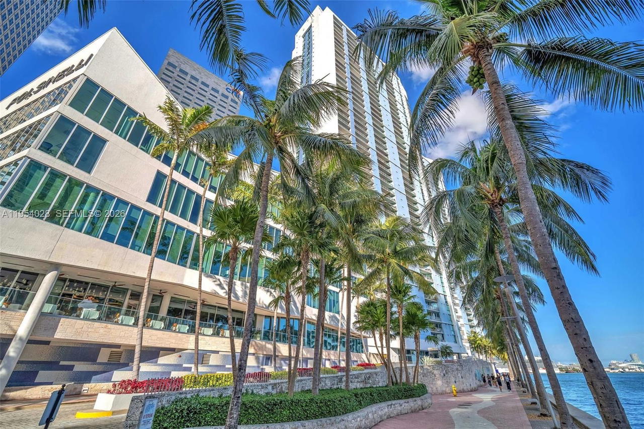 Real estate property located at 325 Biscayne Blvd LPH 17, Miami-dade, One Miami West Condo, Miami, FL