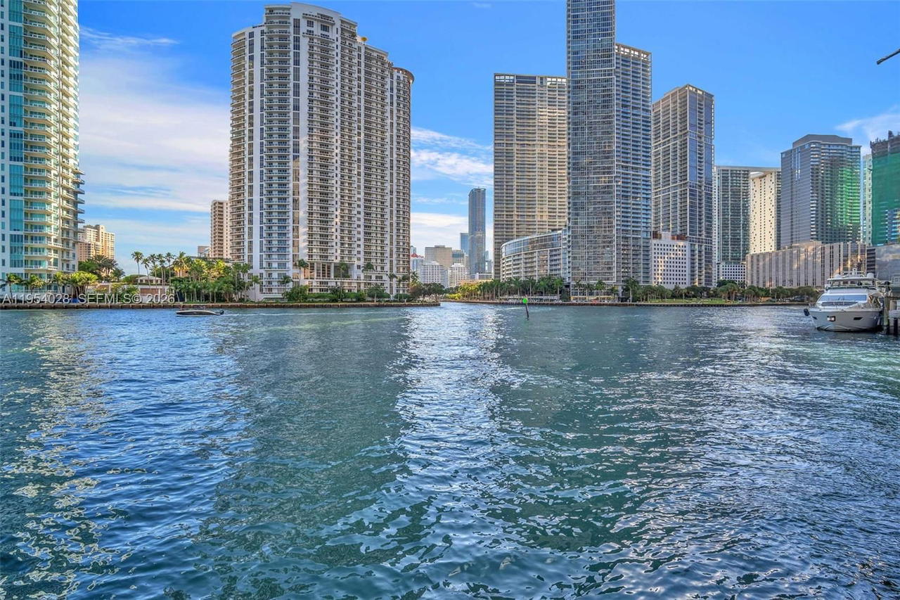 Real estate property located at 325 Biscayne Blvd LPH 17, Miami-dade, One Miami West Condo, Miami, FL