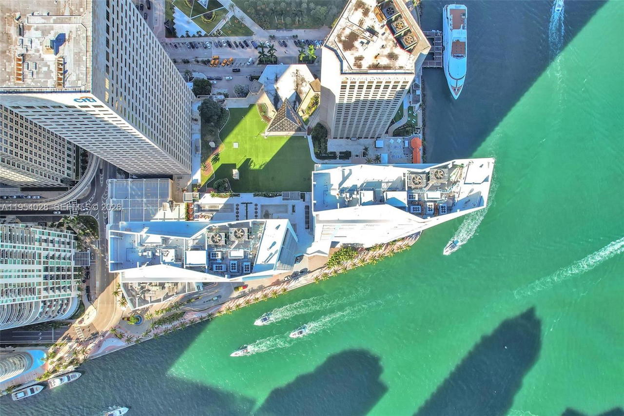 Real estate property located at 325 Biscayne Blvd LPH 17, Miami-dade, One Miami West Condo, Miami, FL