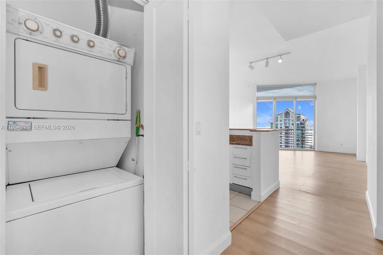 Real estate property located at 325 Biscayne Blvd LPH 17, Miami-dade, One Miami West Condo, Miami, FL