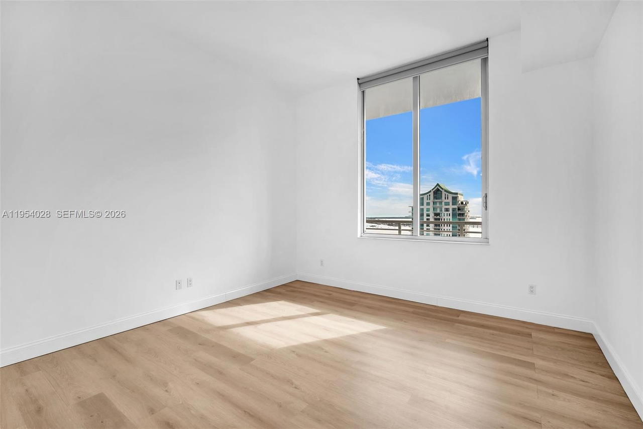 Real estate property located at 325 Biscayne Blvd LPH 17, Miami-dade, One Miami West Condo, Miami, FL