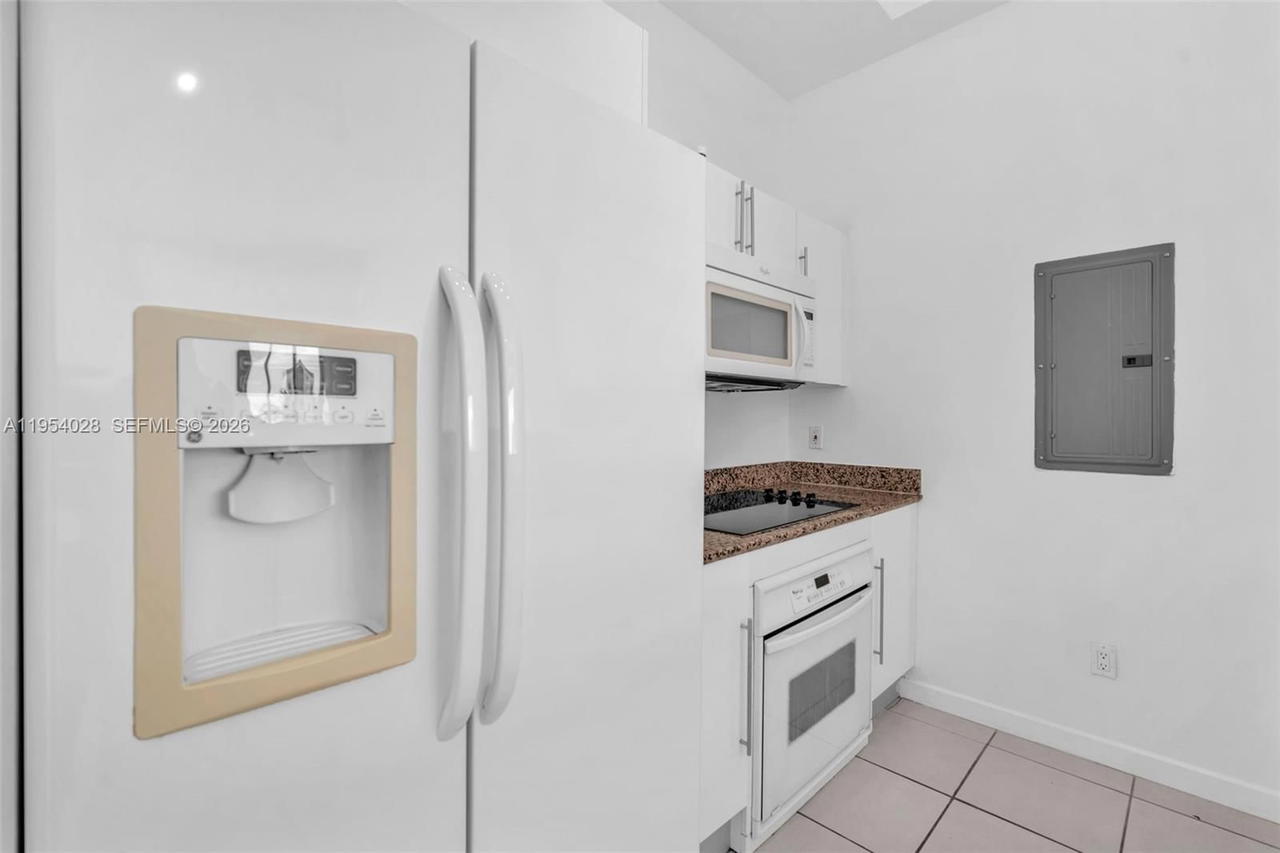 Real estate property located at 325 Biscayne Blvd LPH 17, Miami-dade, One Miami West Condo, Miami, FL