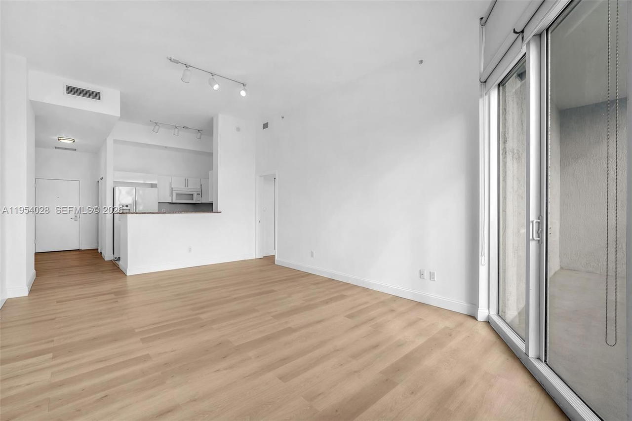 Real estate property located at 325 Biscayne Blvd LPH 17, Miami-dade, One Miami West Condo, Miami, FL