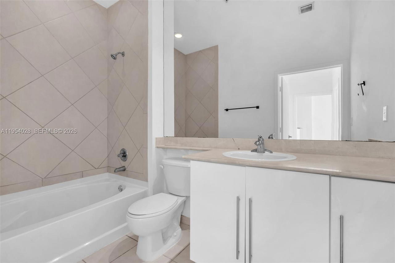 Real estate property located at 325 Biscayne Blvd LPH 17, Miami-dade, One Miami West Condo, Miami, FL