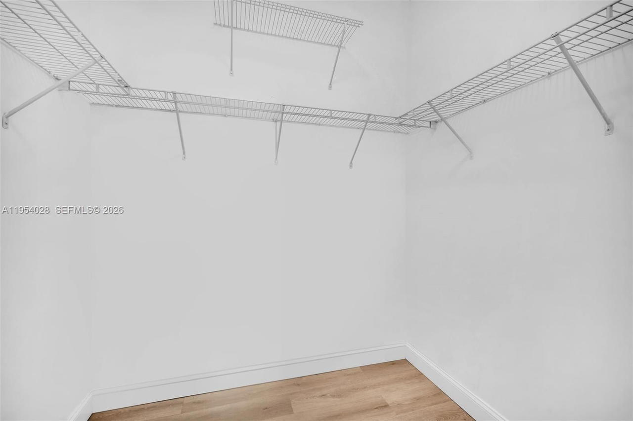 Real estate property located at 325 Biscayne Blvd LPH 17, Miami-dade, One Miami West Condo, Miami, FL