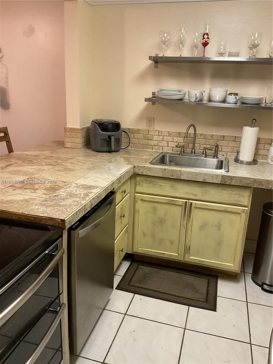Real estate property located at 8758 12th St #206, Miami-dade, Galloway Gardens Condo, Miami, FL