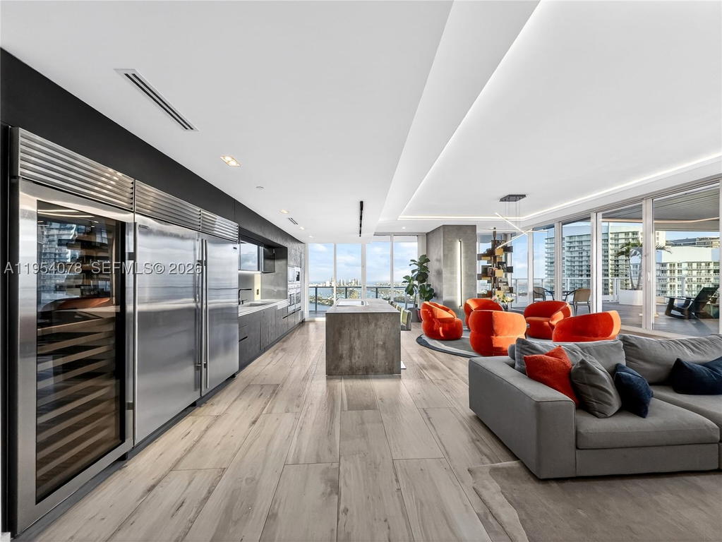 Real estate property located at 2020 Bayshore Dr PH-4104, Miami-dade, Paramount Bay Condo, Miami, FL