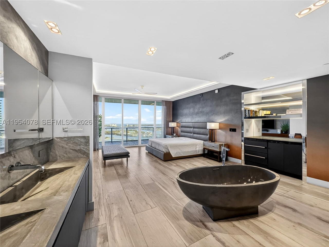 Real estate property located at 2020 Bayshore Dr PH-4104, Miami-dade, Paramount Bay Condo, Miami, FL