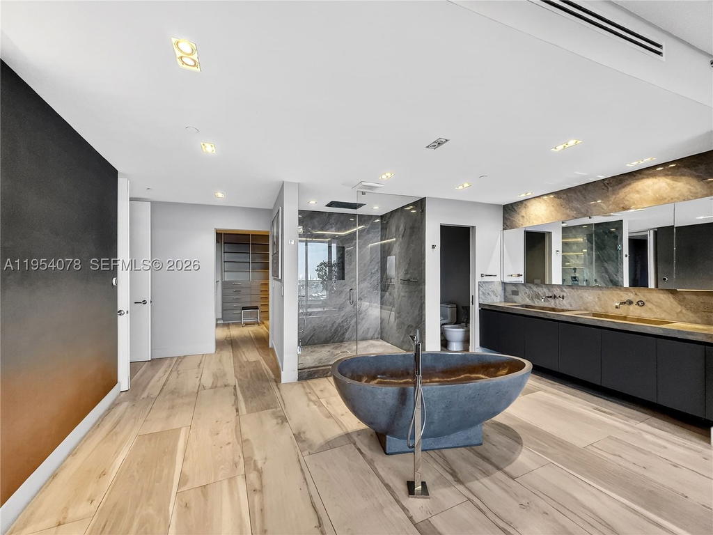 Real estate property located at 2020 Bayshore Dr PH-4104, Miami-dade, Paramount Bay Condo, Miami, FL