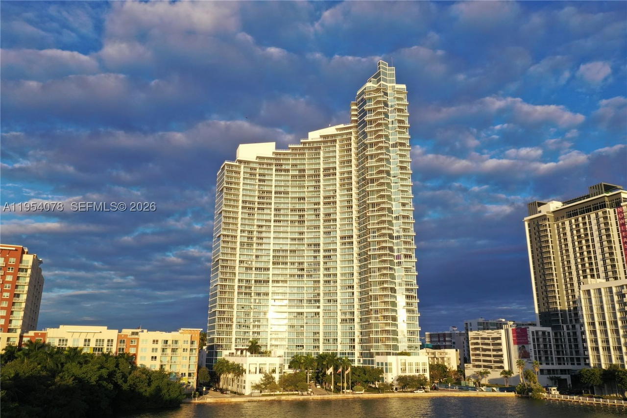 Real estate property located at 2020 Bayshore Dr PH-4104, Miami-dade, Paramount Bay Condo, Miami, FL