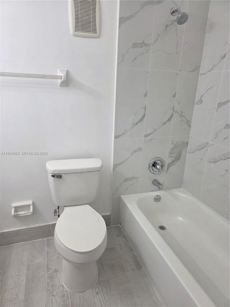 Real estate property located at 1095 40th St #26, Miami-dade, Mango Hill Condo No 6, Hialeah, FL