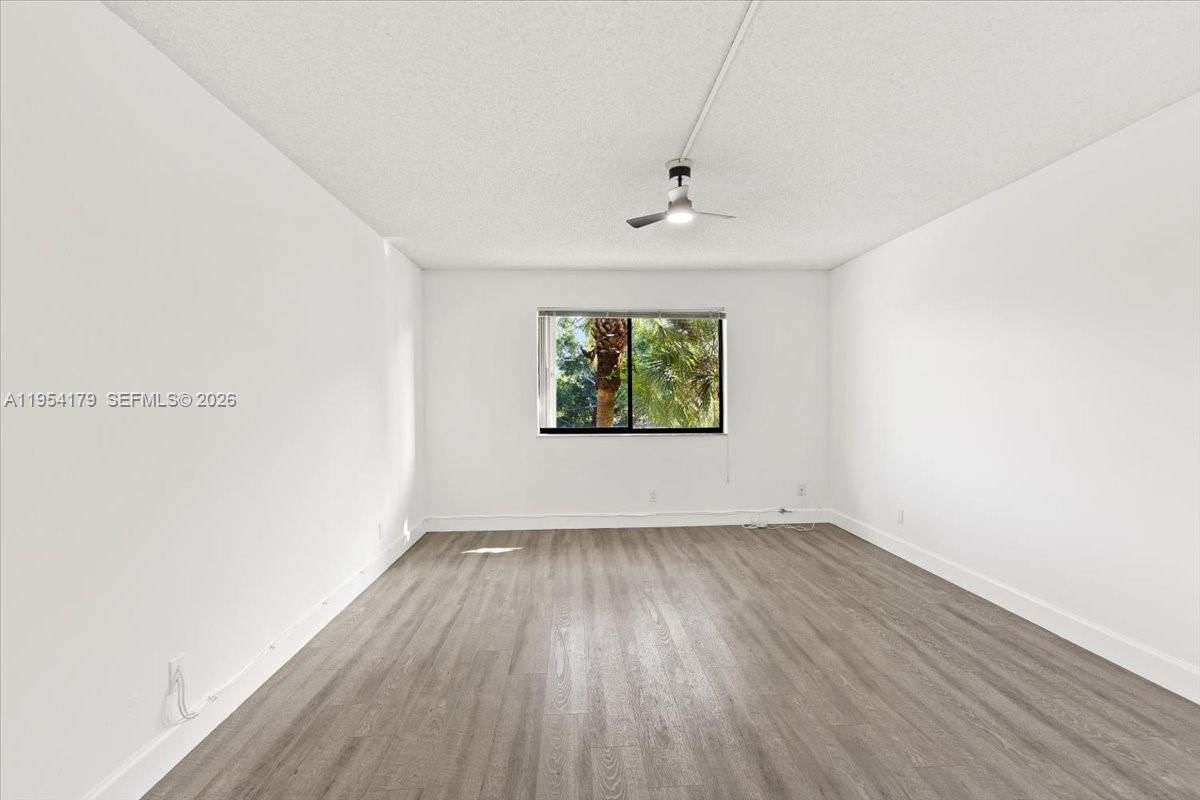Real estate property located at 302 Lakeview Dr #203, Broward, Racquet Club Apts At Bona, Weston, FL