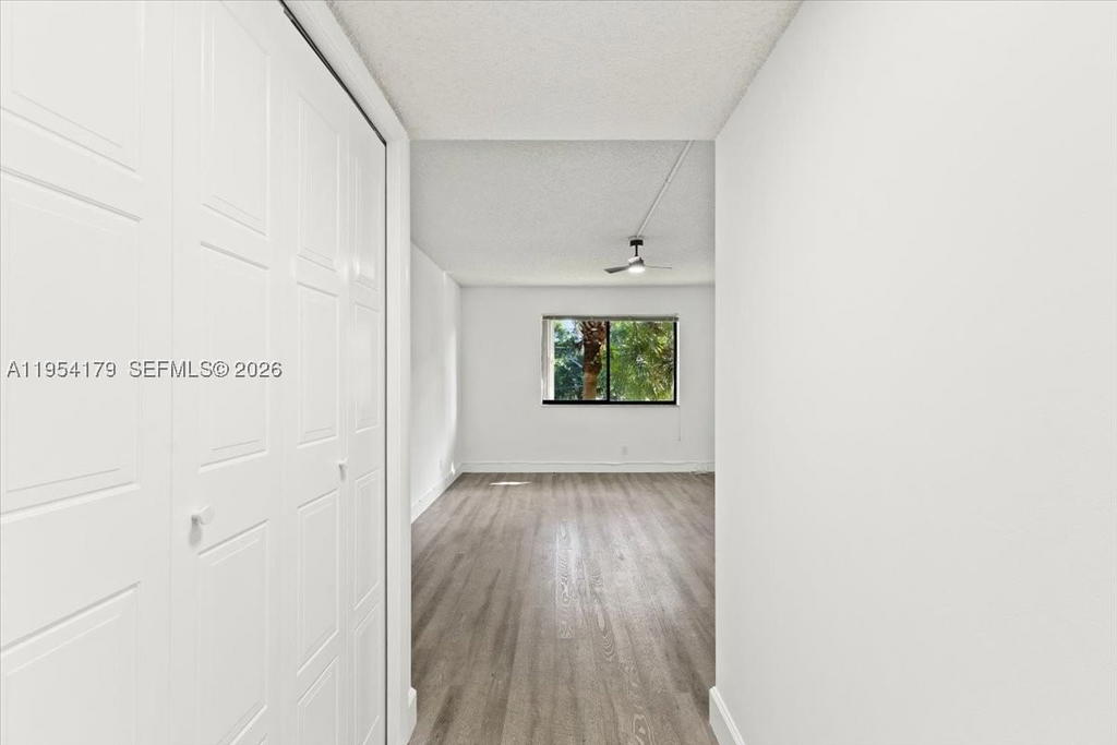 Real estate property located at 302 Lakeview Dr #203, Broward, Racquet Club Apts At Bona, Weston, FL