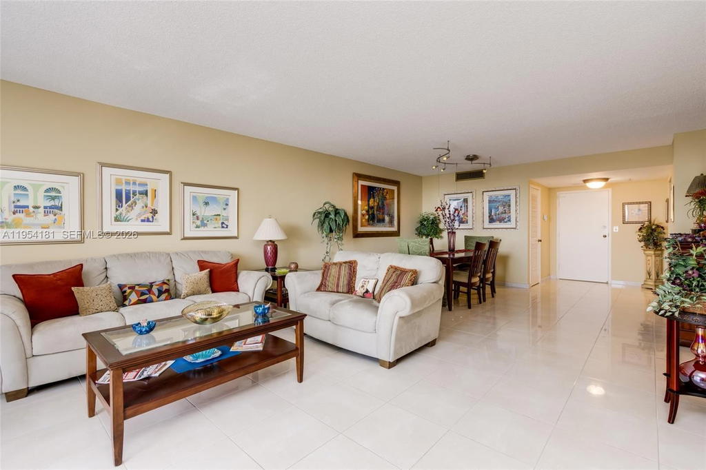Real estate property located at 2500 PARKVIEW DR #2315, Broward, Olympus Condo, Hallandale Beach, FL