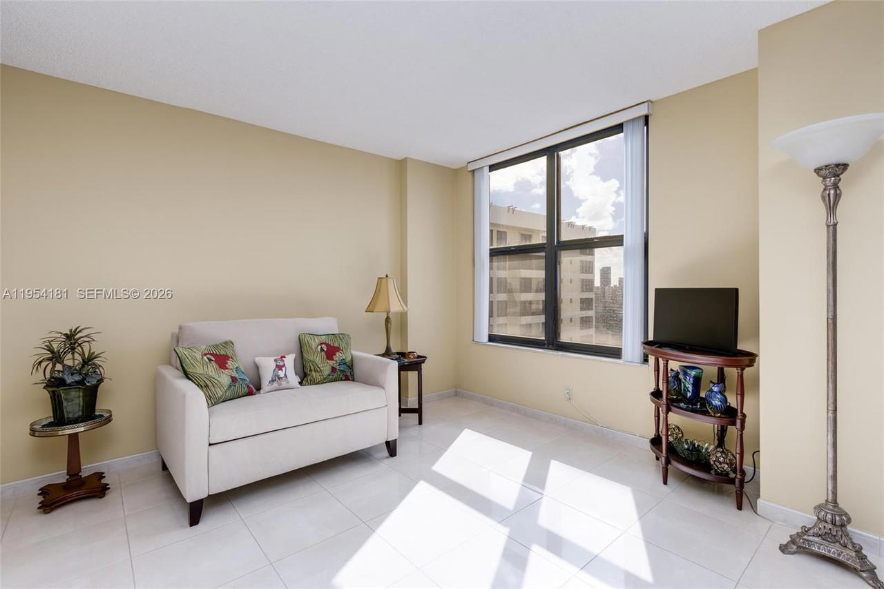 Real estate property located at 2500 PARKVIEW DR #2315, Broward, Olympus Condo, Hallandale Beach, FL