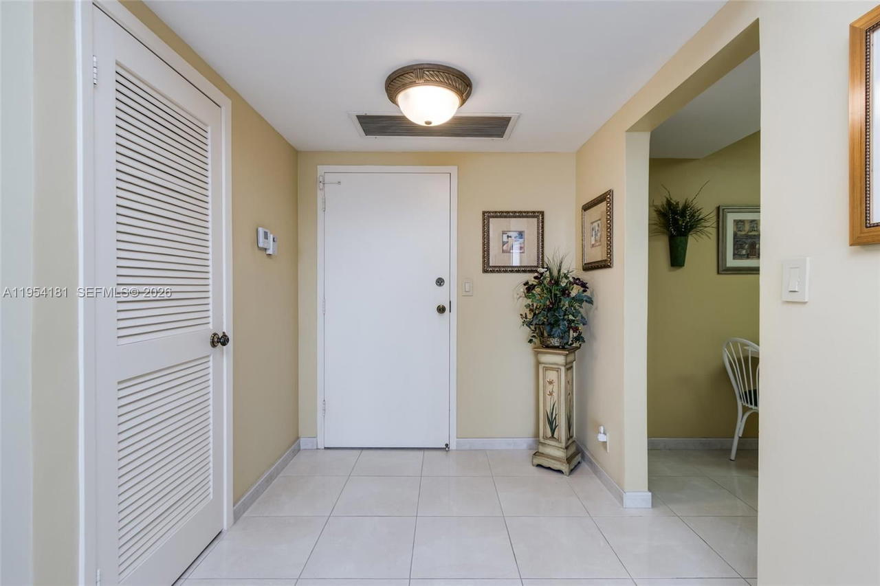 Real estate property located at 2500 PARKVIEW DR #2315, Broward, Olympus Condo, Hallandale Beach, FL